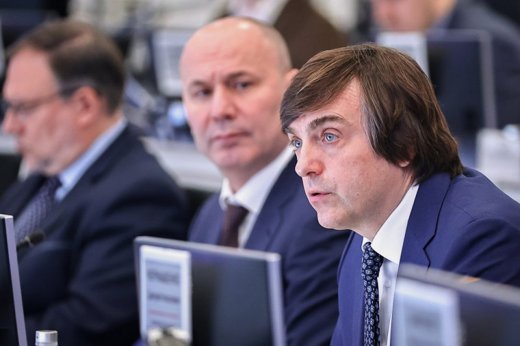 Дмитрий Чернышенко: 23 мая во всех 89 регионах России и в 55 зарубежных странах начнется основной этап ЕГЭ.